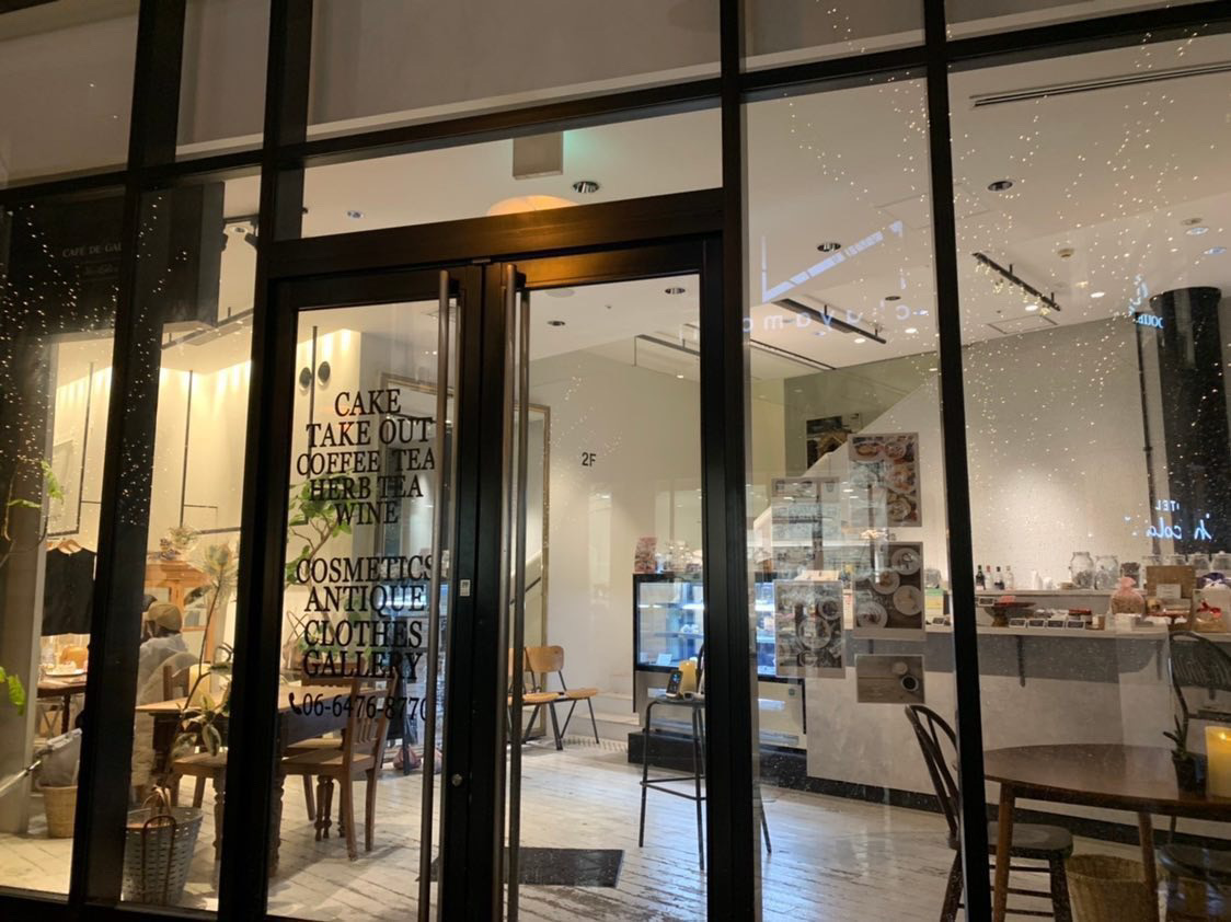 Nu茶屋町の1fにあるカフェ Cafe De Galerie By La Vie A La Campagne でデザートプレートを味わう 大阪つーしん 大阪市の地域情報サイト