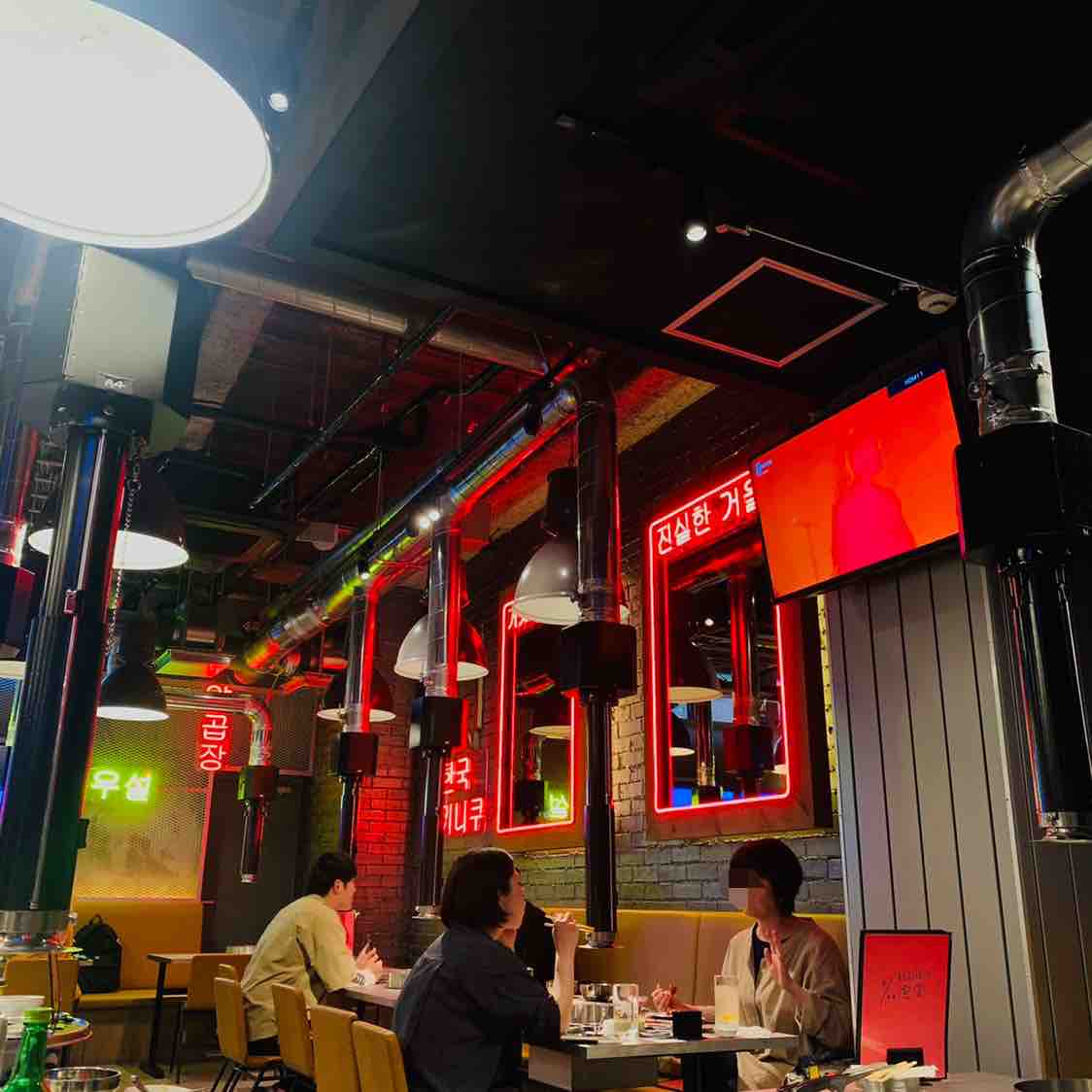 ４月にオープン 梅田で本番韓国料理が味わえるネオンが光るオシャレな韓国焼肉 パーミル 食堂 大阪つーしん 大阪市の地域情報サイト