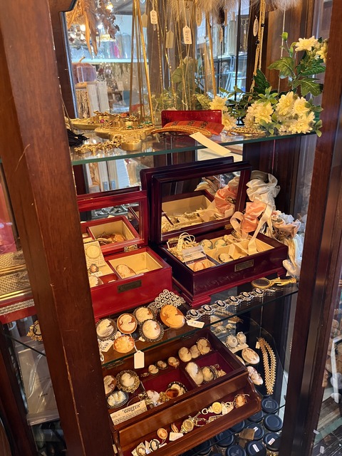 0F21C709-3611-49C6-8C35-9989AD0350ED