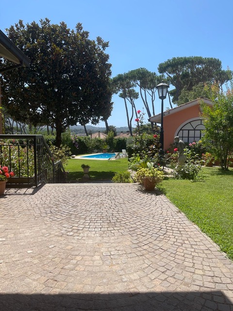 AD49D470-6457-4AE0-84ED-5816F3C4F97A