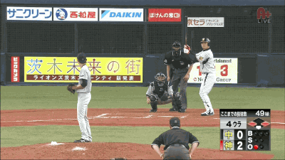 Gif 新井良太 タイムリーでバット投げ 野球まとめに自信ニキ Gif 新井良太 タイムリーでバット投げ 野球まとめに自信ニキ