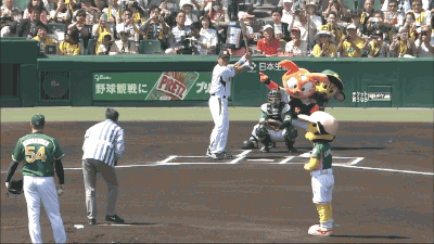 Gif 金本知憲 始球式で甲子園の打席に登場 野球まとめに自信ニキ Gif 金本知憲 始球式で甲子園の打席に登場 野球まとめに自信ニキ