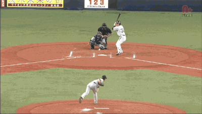 Gif 新井良太 タイムリーでバット投げ 野球まとめに自信ニキ Gif 新井良太 タイムリーでバット投げ 野球まとめに自信ニキ