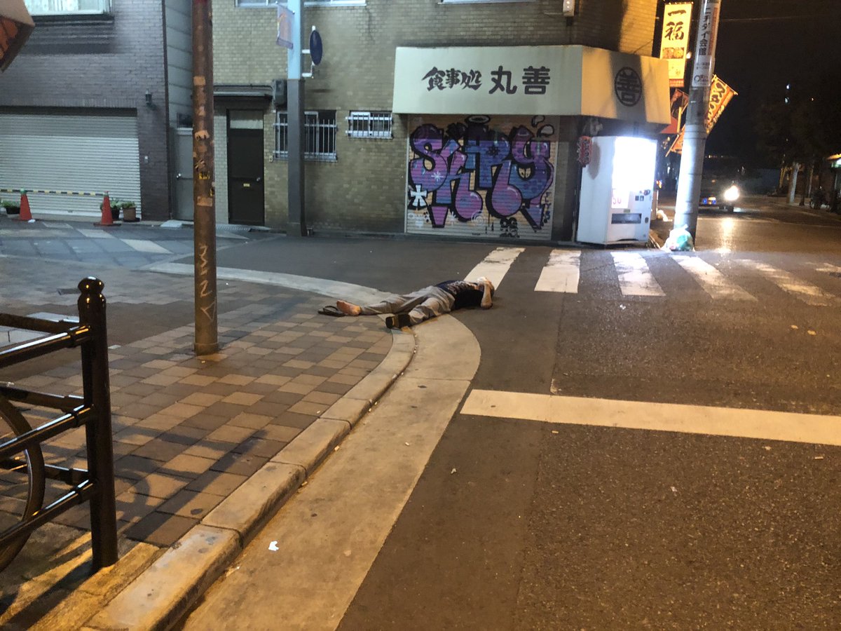 画像 Twitter民 深夜の西成 あいりん地区を散策 道路でぶっ倒れてる人いてほんまおもろい なんjコレクション