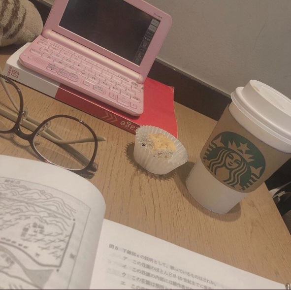 悲報 勉強空間 と化してしまったスタバさん 泣く なんjコレクション 悲報 勉強空間 と化してしまったスタバさん 泣く なんjコレクション