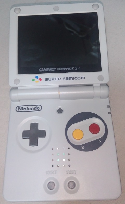 【画像】お前らのゲームボーイ貼って