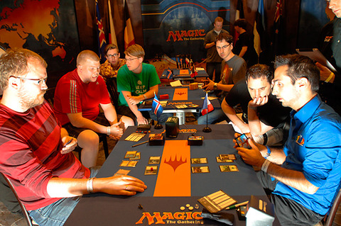 マジック・ザ・ギャザリングやっとる奴おるか？