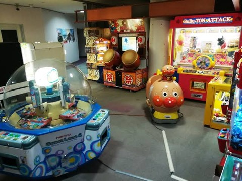 三大温泉施設にある謎のゲーム「ワニが出て叩くやつ」「なんか銃使うやつ」