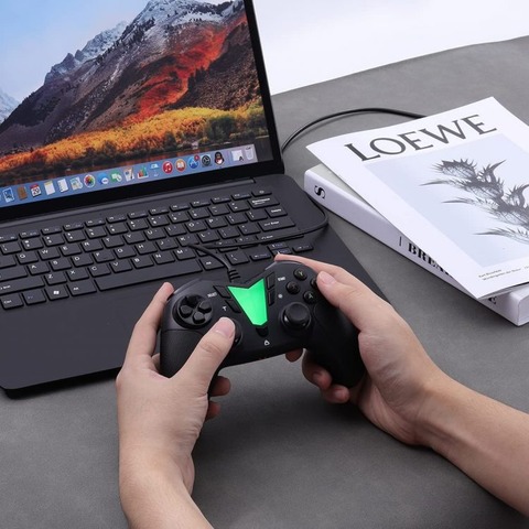 パソコンでゲームやってるやつってコントローラー使ってる？