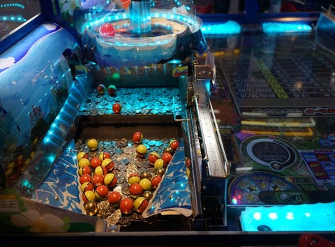 メダルゲームってキッズより大人の方がやってるよな