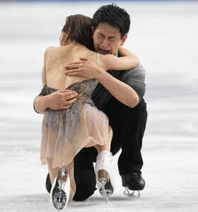 【五輪】「りくりゅう」涙の世界歴代最高締め　１５８・１３点　歓喜の２０秒ハグ　高橋成美さん「こんな演技、宇宙一ですよ」