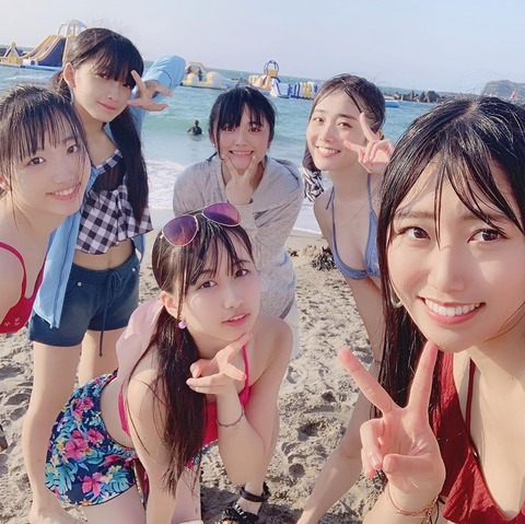 B 悲報 Jcさん 水着で海に行った写真をアップしてしまう なんjウォーカー