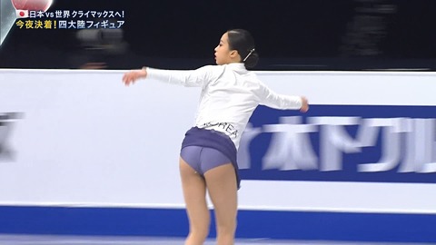 悲報 スケートのお姉さん パンツから何かがはみ出てる Jの番記者