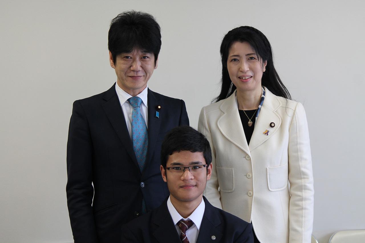 妙だな ヤンキー先生こと 義家弘介議員の髪型が何かおかしいと話題 ろいアンテナ