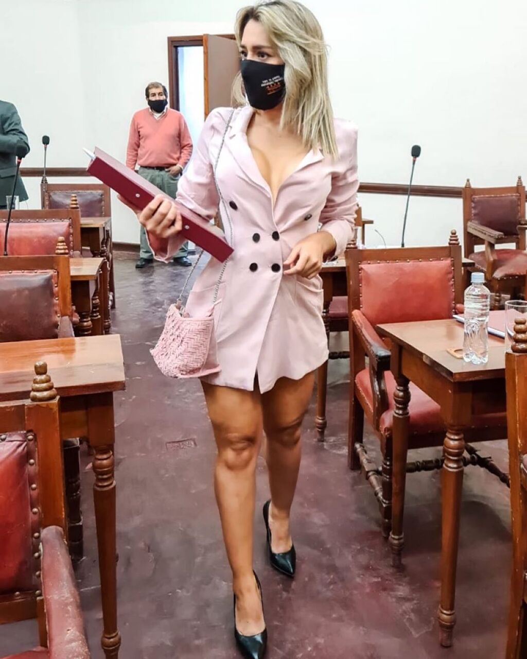 アルゼンチンの美人巨乳女性議員 28 議会で露出の多すぎる服を着てしまう 2chまとめアンテナ