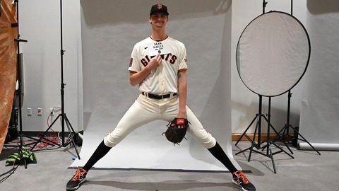 オリックスの新外国人、211センチメートルｗｗｗｗ