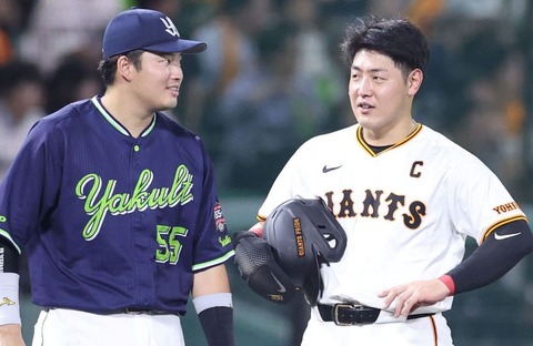 ヤクルト「1番脂の乗った歳の村上売ります!→譲渡金10億」巨人「海外FA前年の岡本で→譲渡金17億」
