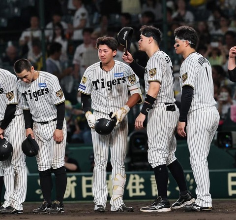 3試合ぶりのスタメンで4三振の阪神ドラ1立石、泣くのサムネイル