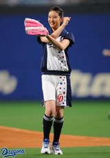 武井咲 始球式4444