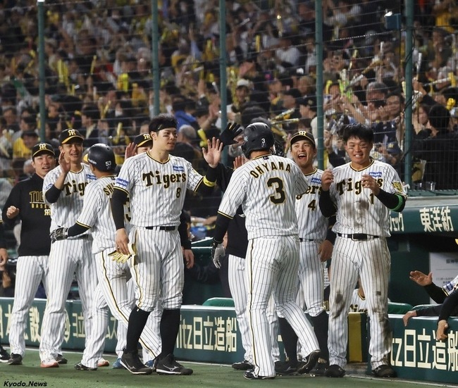 プロ野球、12球団の前半戦入場者数を発表! 阪神が入場者数184万3775人でトップ…日本ハムは前年比11.2%のプラス プロ野球、12球団の前半戦入場者数を発表! 阪神が入場者数184万3775人でトップ…日本ハムは前年比11.2%のプラス
