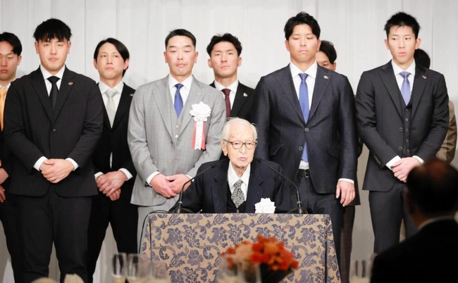 巨人　９７歳の渡辺恒雄主筆「選手諸君には今年こそは優勝、日本一を」車いす姿で力強く“厳命”