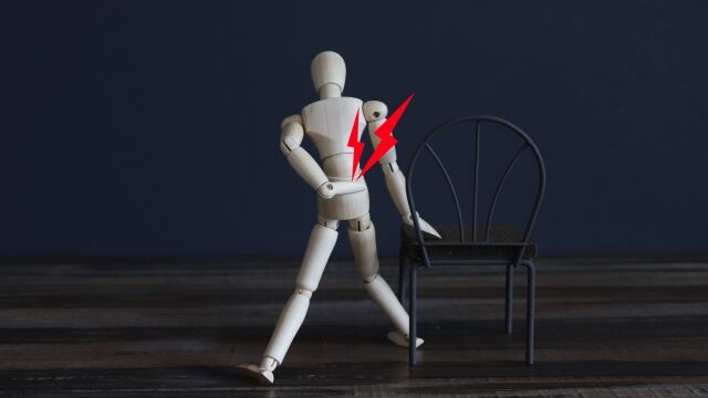 ワイ「ギックリ腰？大したことないやろwなってもすぐ治るやろ？」