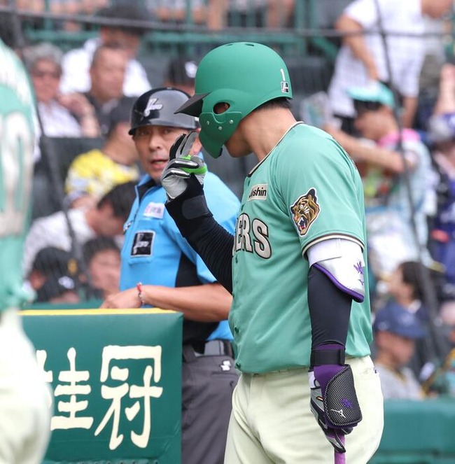 主将の阪神・坂本「もっと早く僕が止めてやればよかった」 森下退場を悔やむ 「悔しい気持ちをプレーでいい方向に向けられるように」 チームの結束訴えるのサムネイル