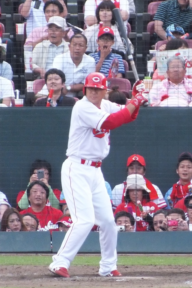 2012前田智徳(41).327(49-16) 19打点 出塁率.375 OPS.783