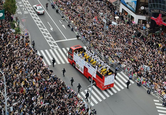 【優勝パレード】阪神＆オリックスパレード　実行委員会が観衆動員を１００万人に上方修正　午前の阪神パレードを４万人上積み