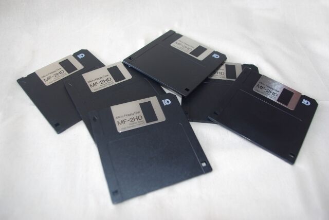 弊社、フロッピーディスクを廃止の方向で検討を推進へ