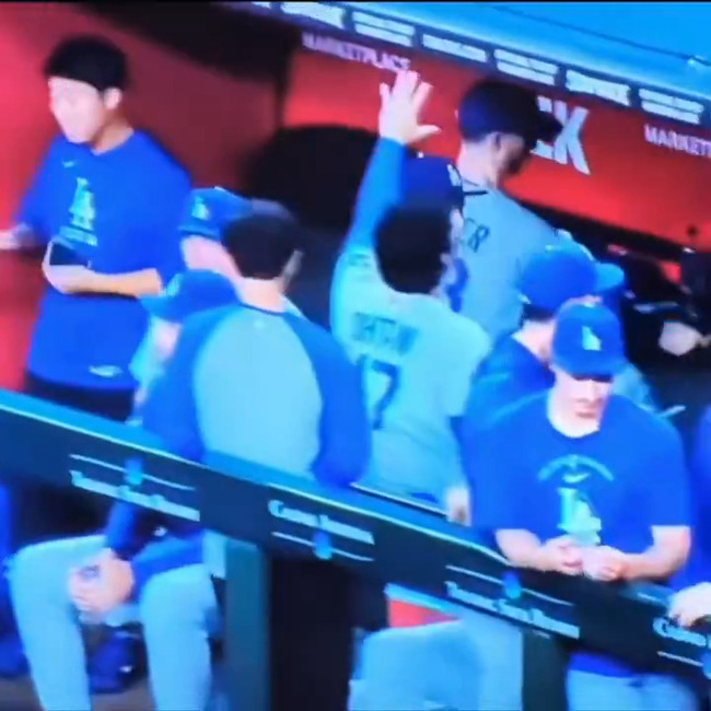 【悲報】大谷さん「朗希、やったな！」佐々木朗希「……」大谷さん「ぇ…」