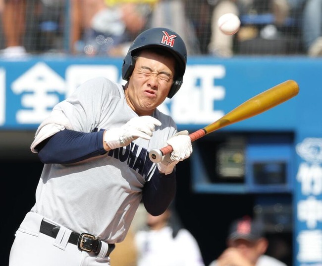 【悲報】高校野球決勝であわや乱闘 死球でバット叩きつけてガン付け 【悲報】高校野球決勝であわや乱闘 死球でバット叩きつけてガン付け