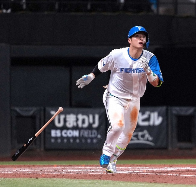 日本ハム・郡司 打撃不振で登録抹消 開幕4番も打率・221のサムネイル