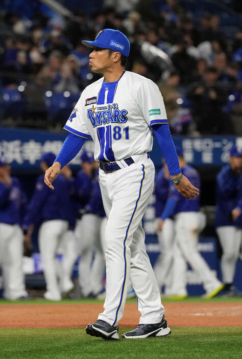 【悲報】DeNA相川監督「8回裏で2点取って同点に追いついて、もう一押しという所で石上、代打度会は俺もおかしいよ」