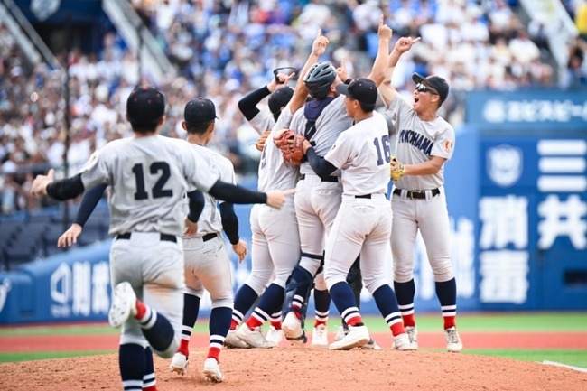 【高校野球】神奈川大会はセンバツ優勝の横浜が11-3で東海大相模を下して3年ぶり21度目の夏の甲子園出場 【高校野球】神奈川大会はセンバツ優勝の横浜が11-3で東海大相模を下して3年ぶり21度目の夏の甲子園出場