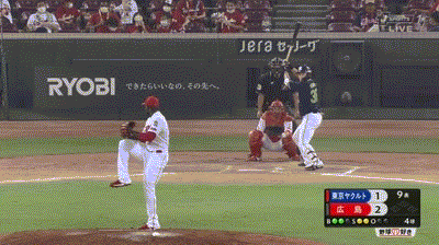 広島対ヤクルト11回戦 広島 會澤 ファールチップがキャッチャーマスクに直撃 担架で運ばれ負傷交代 広島東洋カープアンテナ 広島対ヤクルト11回戦 広島 會澤 ファールチップがキャッチャーマスクに直撃 担架で運ばれ負傷交代 広島東洋カープアンテナ
