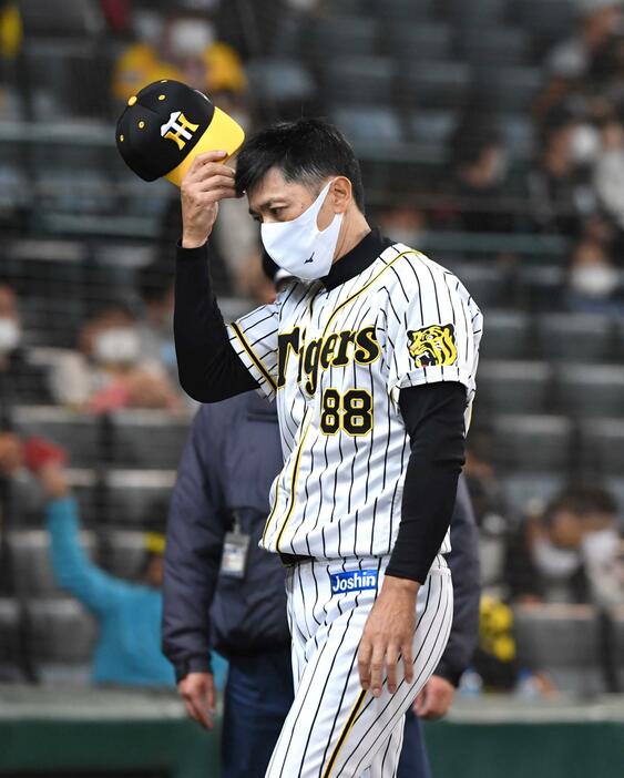 阪神・矢野監督「やっぱり一本ね、出ないなと」１３残塁と２失策でＣＳ敗退