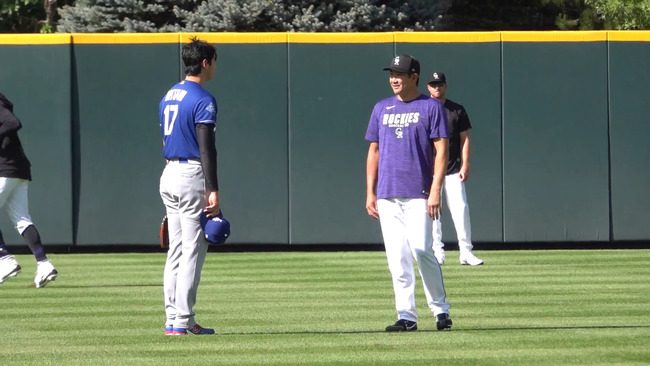 【悲報】大谷、先輩の菅野に対して明らかに馬鹿にした態度を取るw w w w w w w w w ww w w w w w w w w w w w wのサムネイル