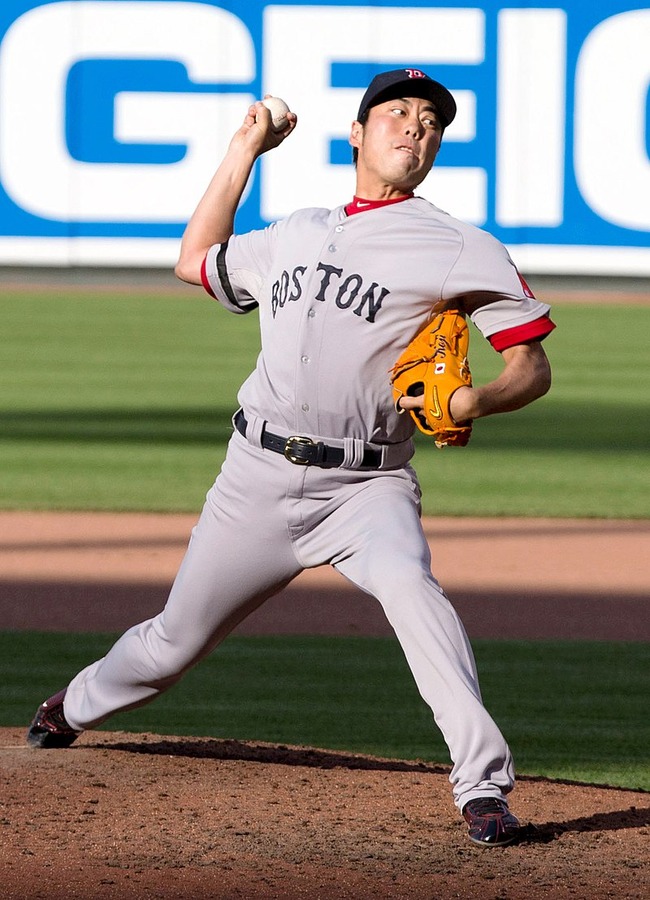 Koji_Uehara_2_on_June_15,_2013(crop)