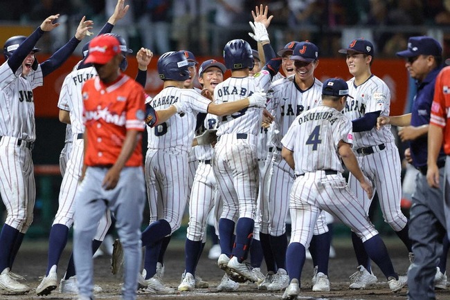 U-18W杯スーパーラウンド2戦目 日本6x-5パナマ 日本が決勝進出!タイブレーク8回裏に4点差追いつき、9回裏サヨナラスクイズ U-18W杯スーパーラウンド2戦目 日本6x-5パナマ 日本が決勝進出!タイブレーク8回裏に4点差追いつき、9回裏サヨナラスクイズ
