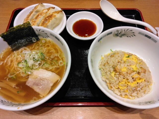 「ラーメン」＋「チャーハン」＋「餃子」←これにもう一品追加して完全食にしろｗｗｗｗｗｗｗｗ
