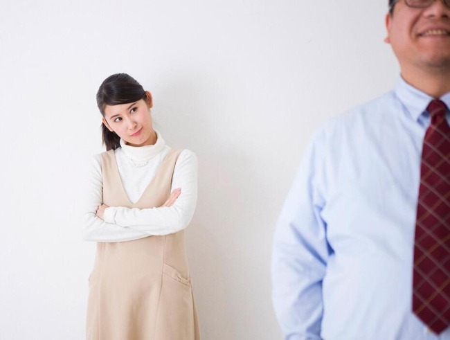 【悲報】女「気になってる人が27歳ぐらいだと思ったら34のオジだった。付き合わない方がいいよね？」