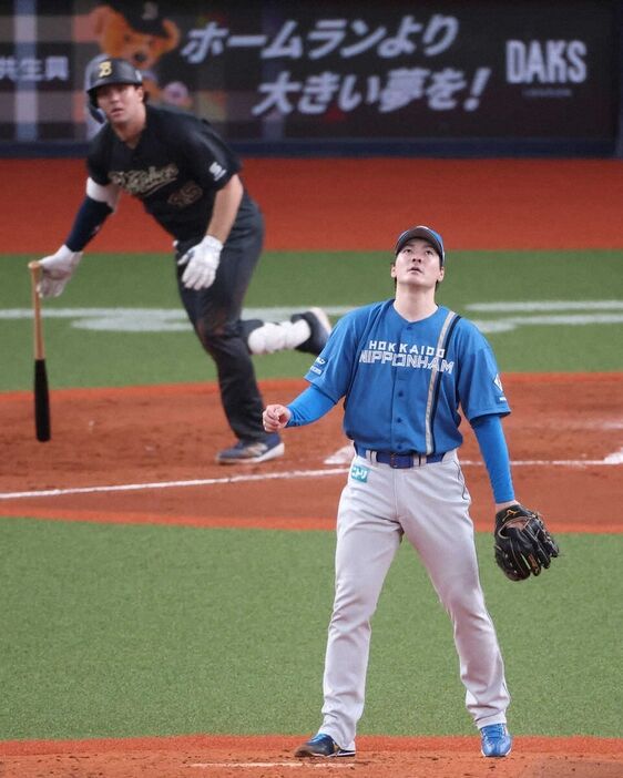 有原航平さん、4回途中8失点で防御率8.23