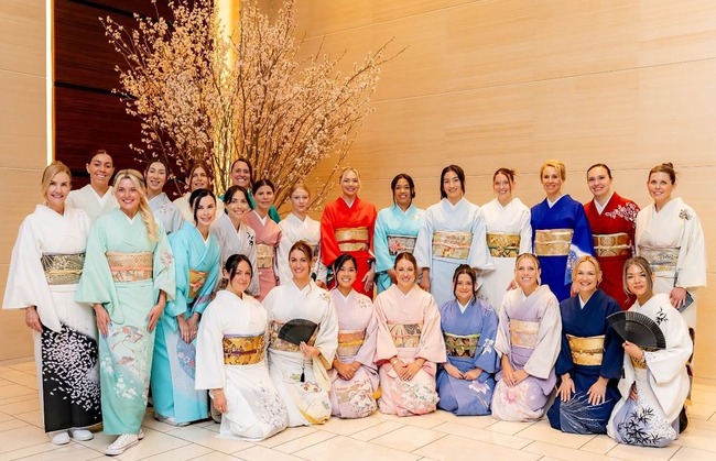 ドジャース婦人会、日本で記念撮影