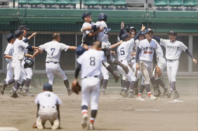 【高校野球】第70回全国高校軟式野球選手権大会は中京が3-2であべの翔学を破り、大会史上初となる4連覇を達成 【高校野球】第70回全国高校軟式野球選手権大会は中京が3-2であべの翔学を破り、大会史上初となる4連覇を達成