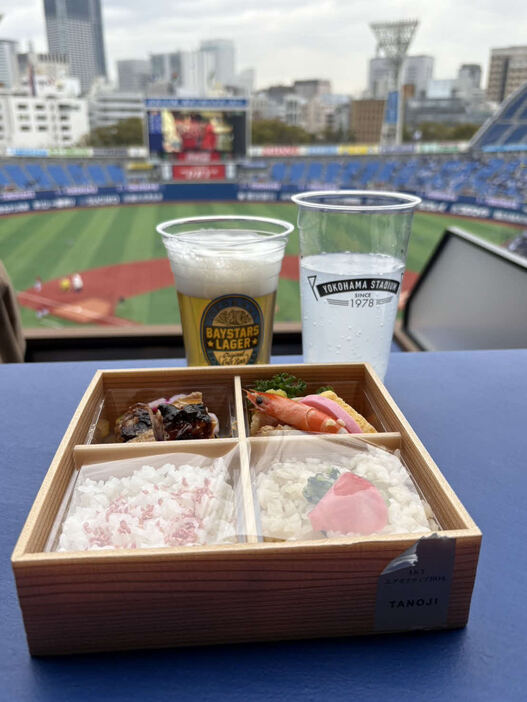 DeNAバックネット裏最上段の席を『8人、20万円』で販売。弁当、ビール、レモンサワー付き