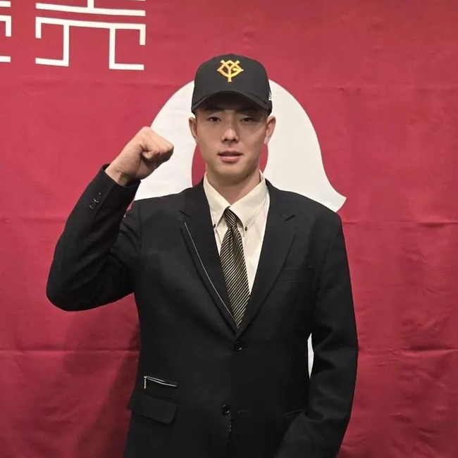 CRT6gho2aukDbuKj7sRQWT