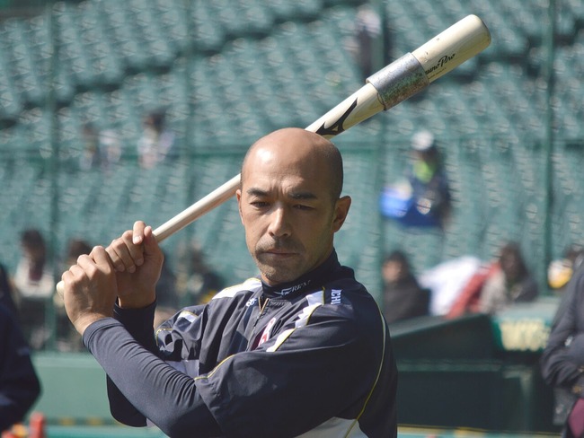 和田一浩(38) .339 37本塁打　93打点←これwwwwwwwwwwwwww