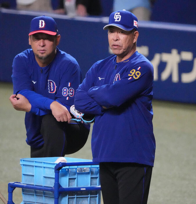 中日・井上一樹、選手たちがロッカー室で意見を交わしながら互いに鼓舞していると明かし「頼もしい」と評価