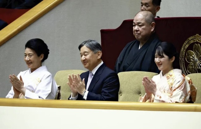 【悲報】 八角理事長、天覧相撲で史上初の横綱大関総崩れにブチギレ